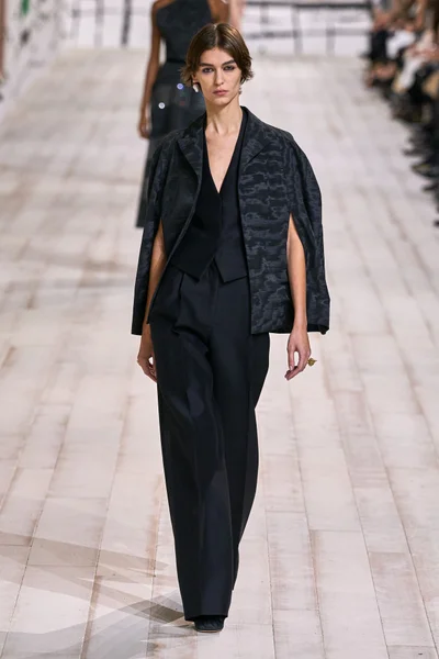 Look 30